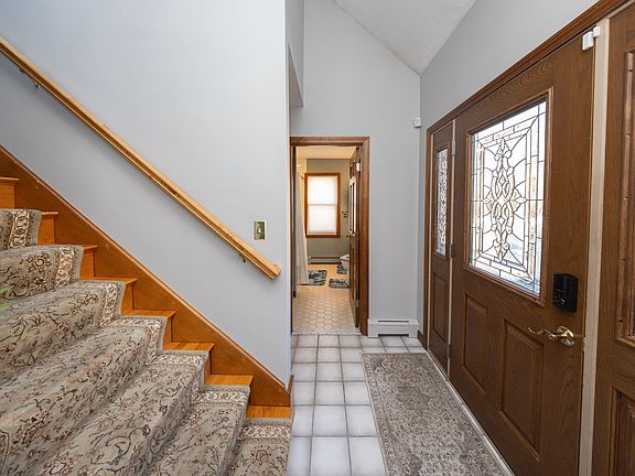 3rd image of 423 Goldthwaite Rd