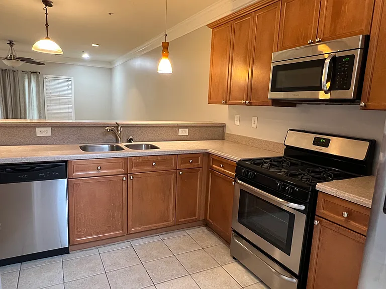 1214 Harris Commons Pl — Photo 2