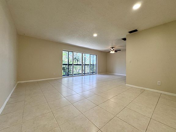 5th image of 1180 Carlton Court #207