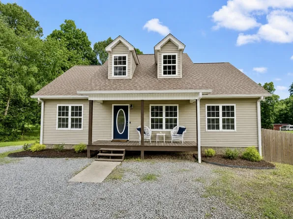 1099 Old County House Rd, Charlotte, TN 37036