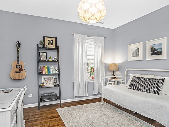 5th image of 4915 N Hoyne Ave