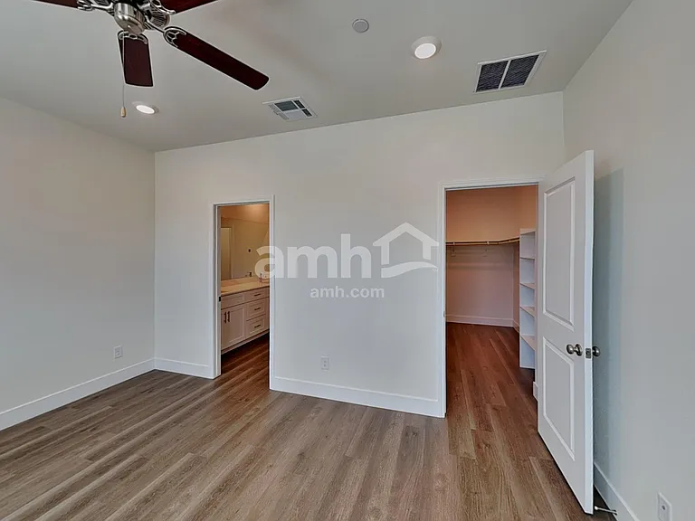 870 English Primrose St — Photo 11