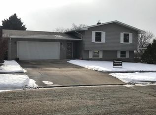 703 Bridgeview Ave, Pierre, SD 57501