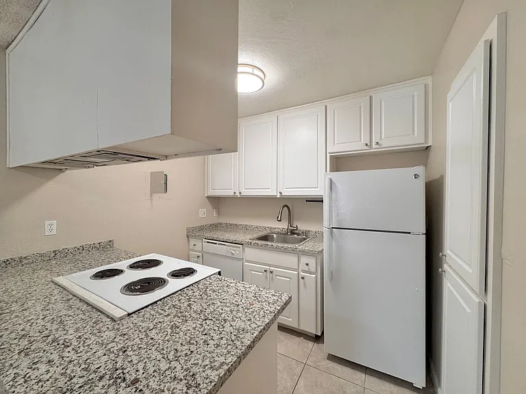 2811-15 E Street — Photo 2