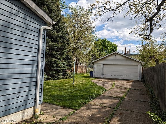 3rd image of 8204 Vineyard Ave