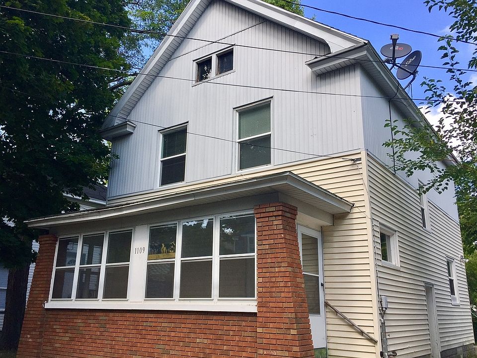 1st image of 1109 Logan St SE