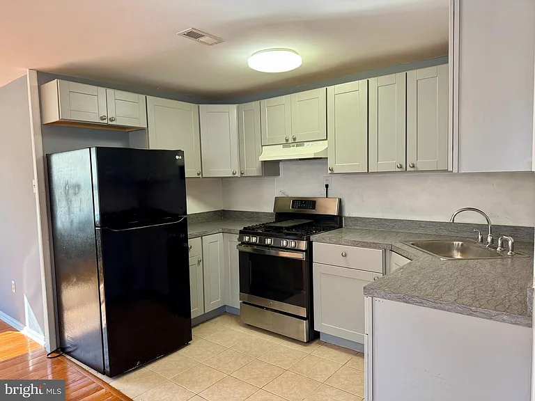 1323 E Upsal St #1 — Photo 8