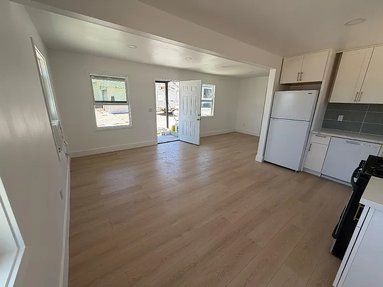 127 N Date Ave — Photo 5