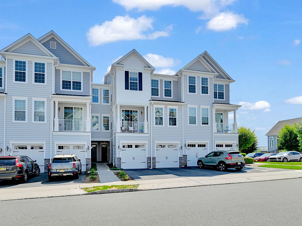 1st image of 61 Aspen Dr
