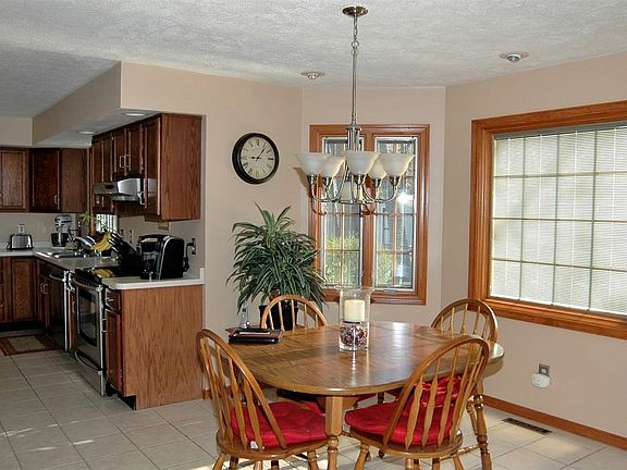 4th image of 55730 Jefferson Knolls Dr