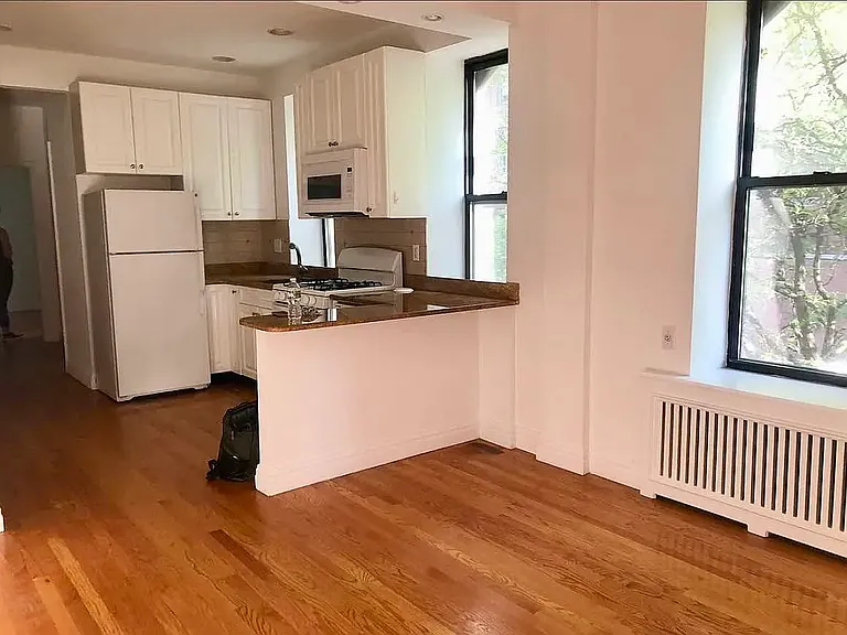 401 E 90th St #3S — Photo 5