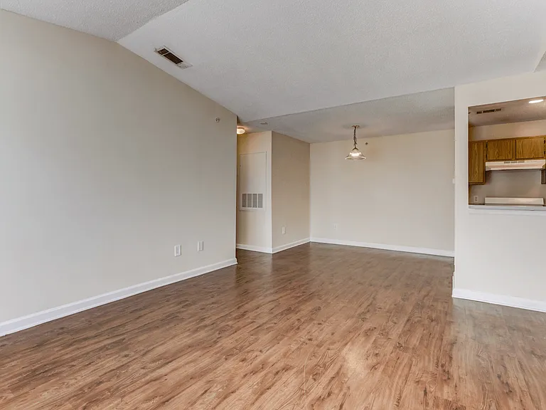 Forest Glen Apartments — Photo 18