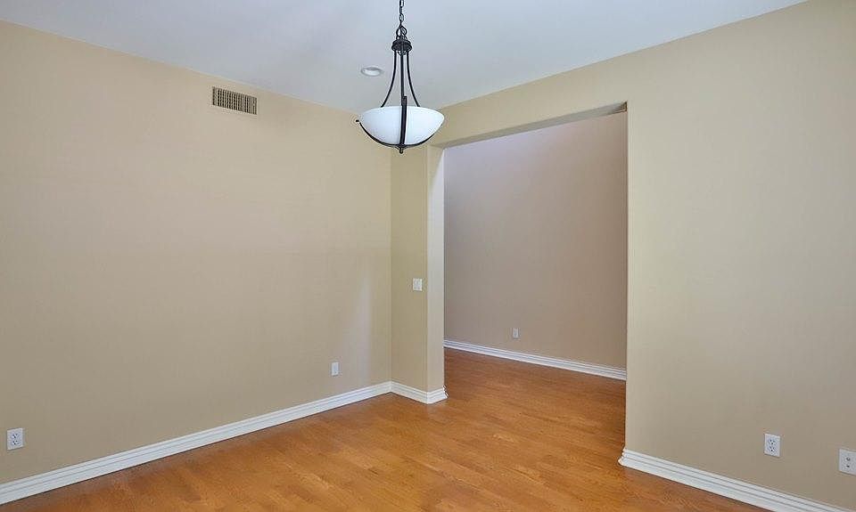 1st image of 1846 W Meadowbrook Dr