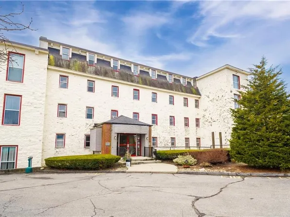 494 Woonasquatucket Ave #203, North Providence, RI 02911