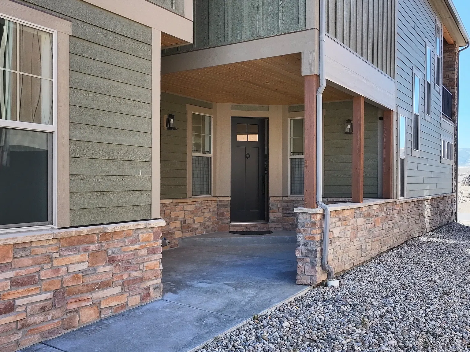 4 bed, 2180 sqft, $6,000 — Photo 2
