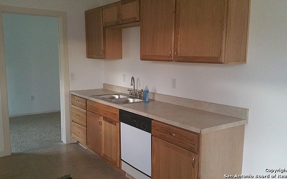 3rd image of 7610 Glen Hurst Dr