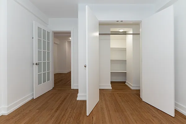 Rented by Buchbinder & Warren | media 20