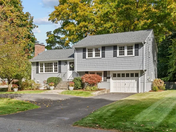 4 Geraldine Rd, Framingham, MA 01701