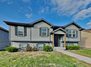 202 Ramblewood Dr, Raymore, MO 64083