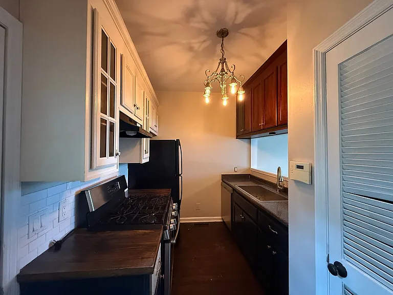 932B Russell St — Photo 16