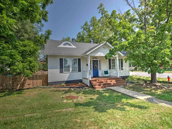 700 Sherwood Ave, Waynesboro, VA 22980