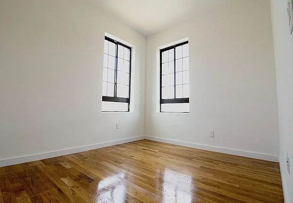 4th image of 1082 De Kalb Ave #1R