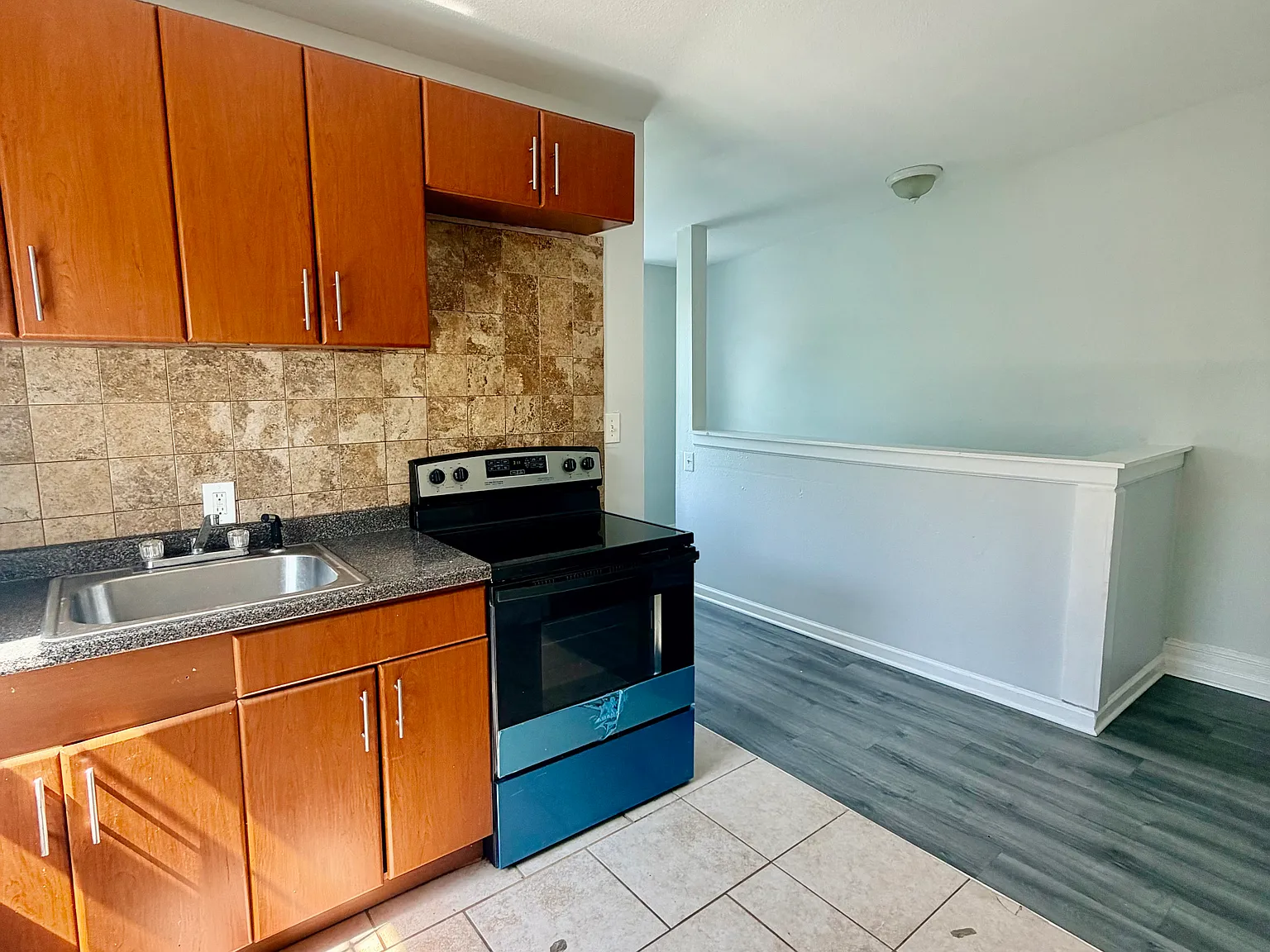 Bright 1-Bedroom Apartment Available Now in Frankford — Photo 3