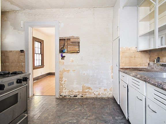 2nd image of 416 Tonti St