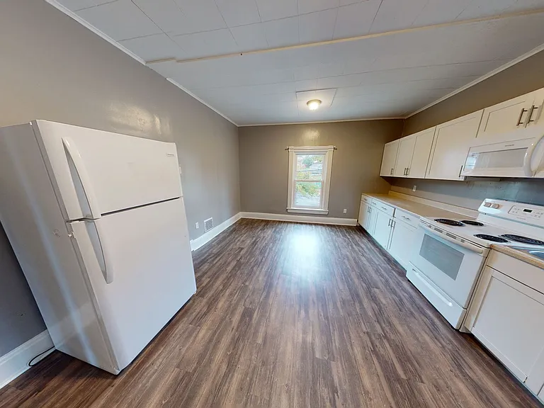 33 Westminster Avenue — Photo 7