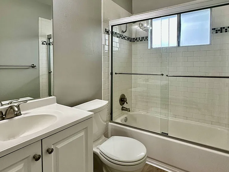 691 Ontario Ct — Photo 30