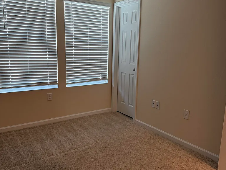 136 Whispering Brook Dr — Photo 6