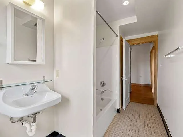 2217 W Wisconsin Ave #6 — Photo 4