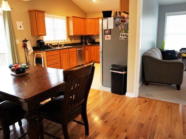 216 Mountain Breeze Dr, Blacksburg, VA 24060
