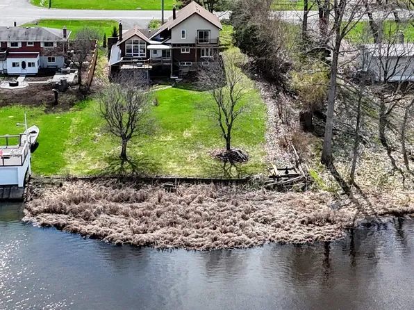 79 River Rd, Greater Napanee, ON K7R 3H3