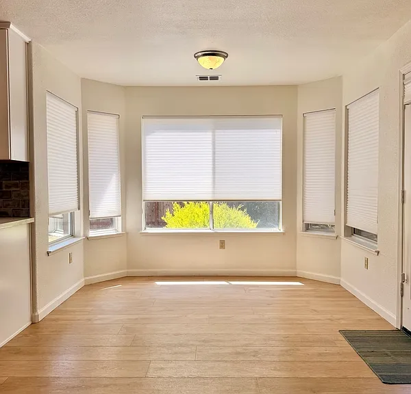 5663 Montclair Cir — Photo 15