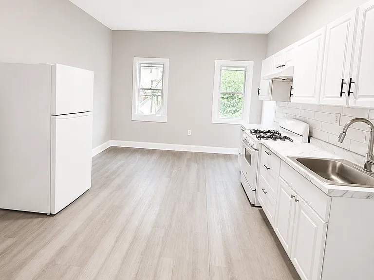 70 W Alpine St #B — Photo 5