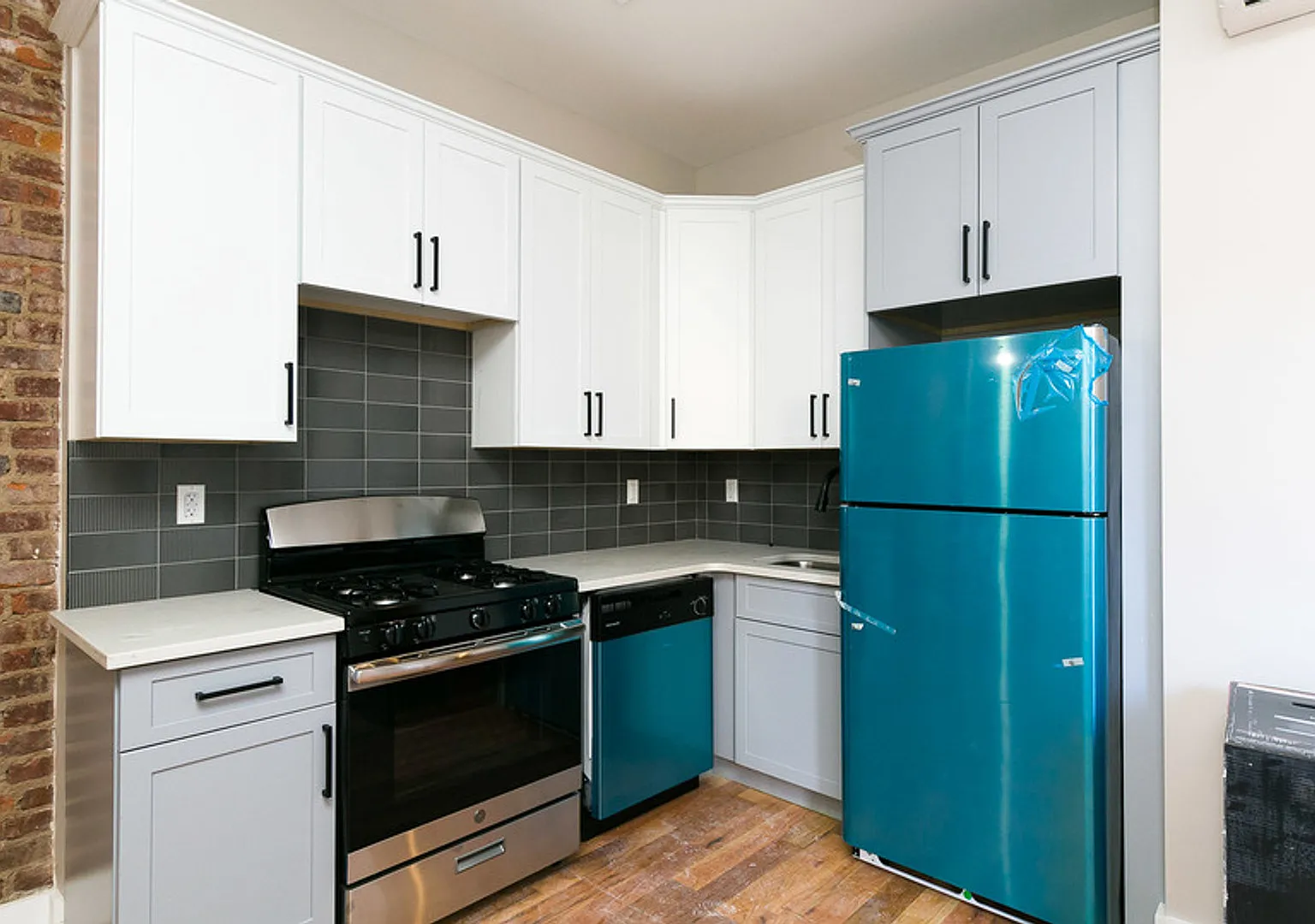 566 Maple Street — Photo 1