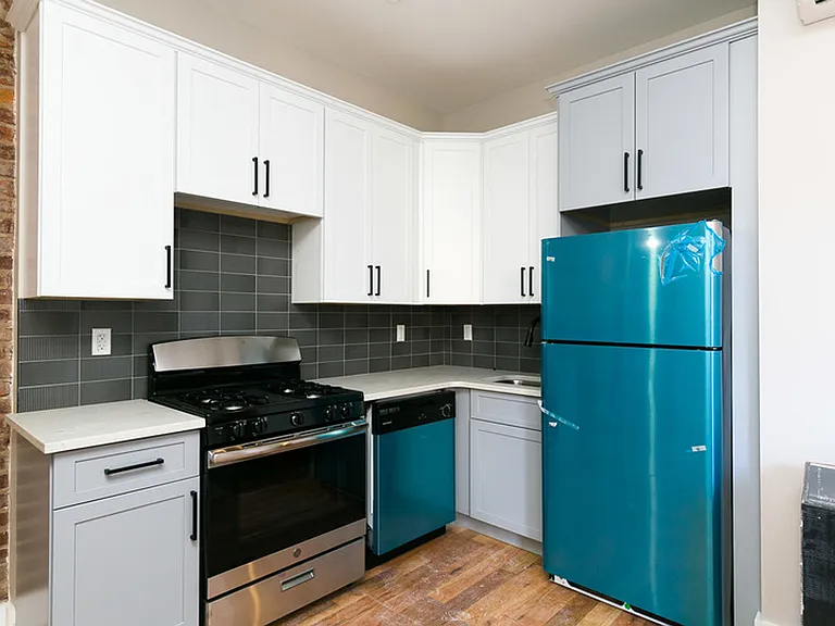 566 Maple St #2F — Photo 1