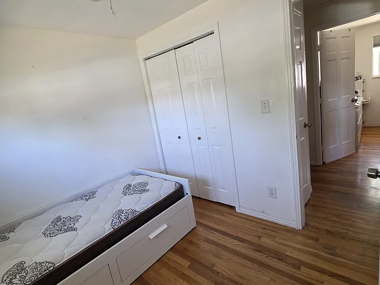 815 S Leyden St — Photo 22