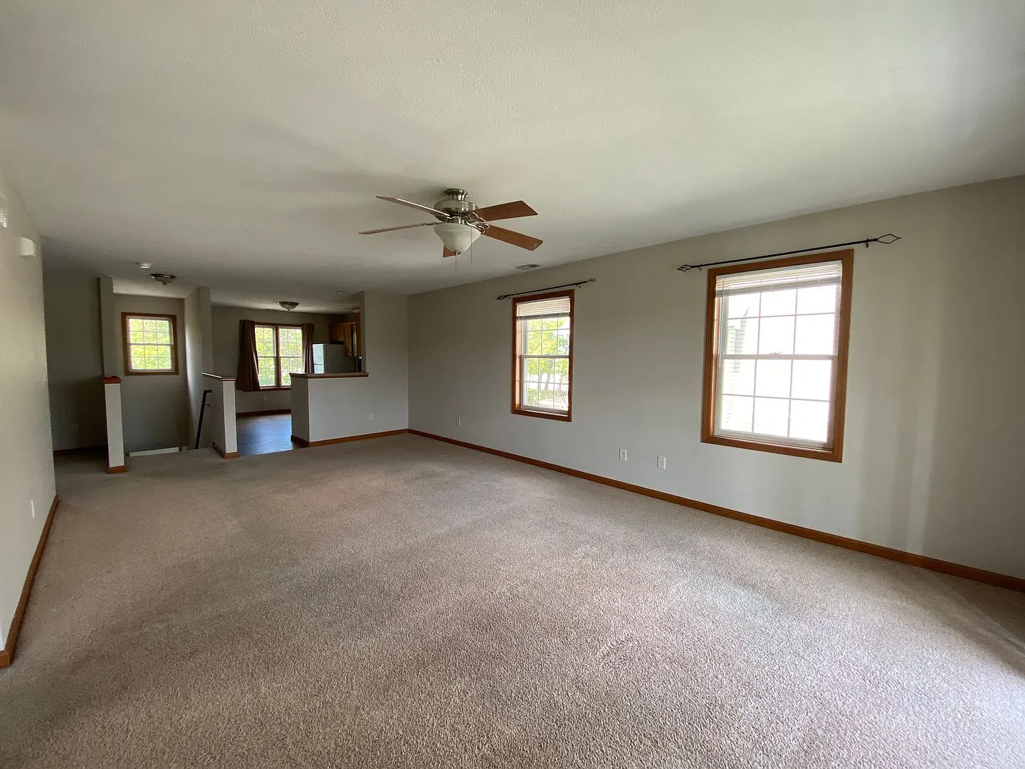Beautiful Executive 3 Bedroom Condo! — Photo 3