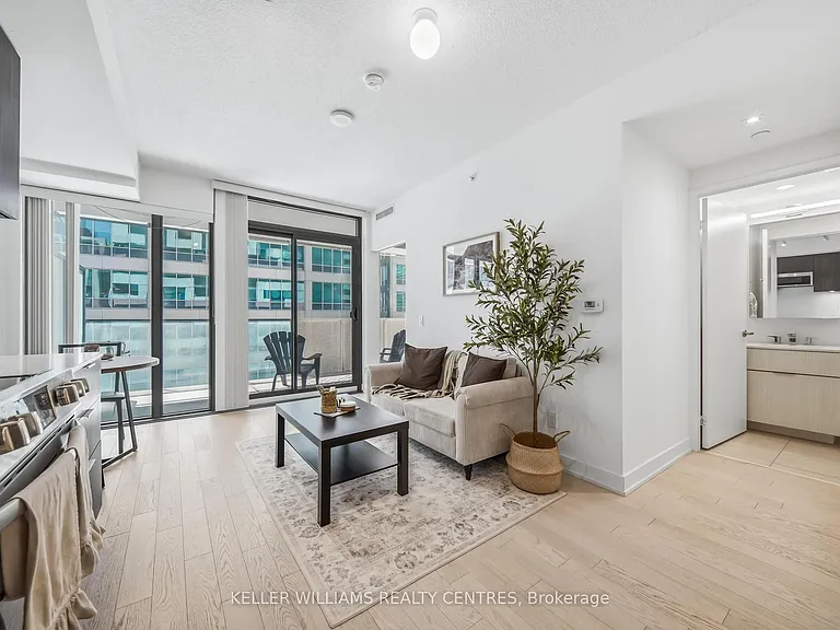 25 Richmond St E #704 — Photo 9
