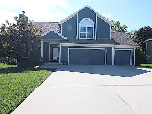 2017 SW Post Oak Rd, Lees Summit, MO 64082