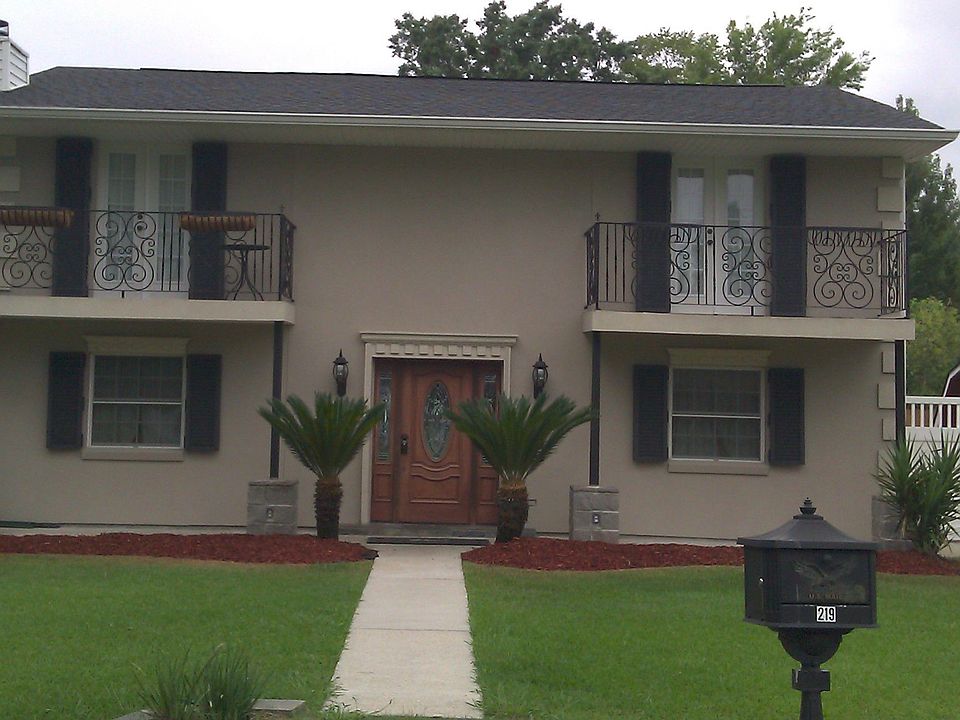 Home on cornerlot