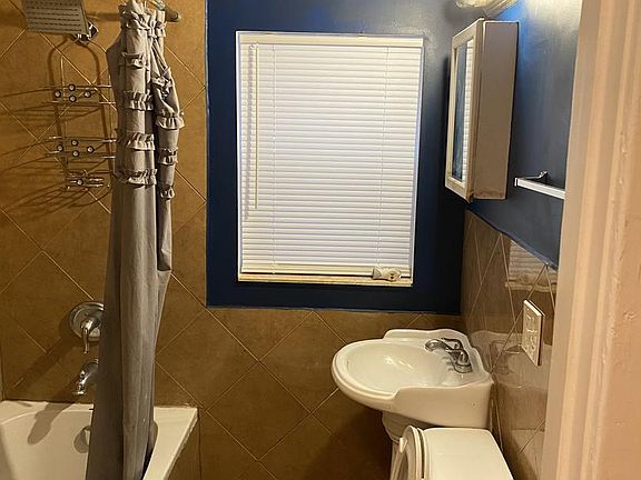 4th image of 5228 S Justine St #1