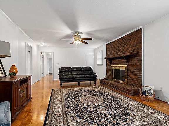3rd image of 7 Riverwood Ct