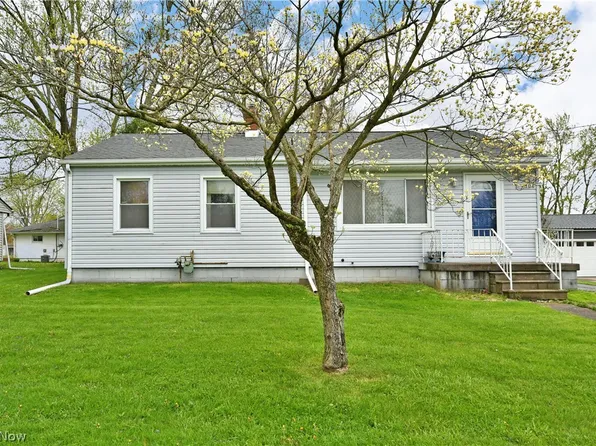 306 Sunset Dr, Cortland, OH 44410