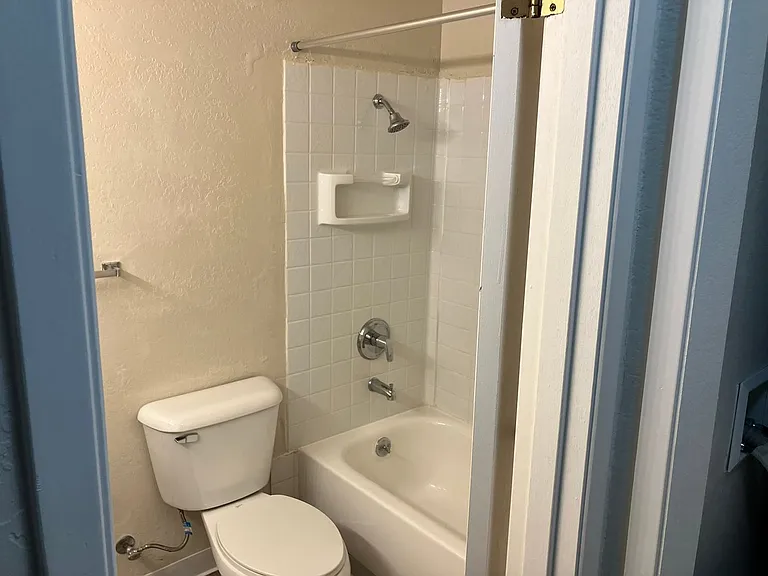 Sequoia Grove Apartments — Photo 20