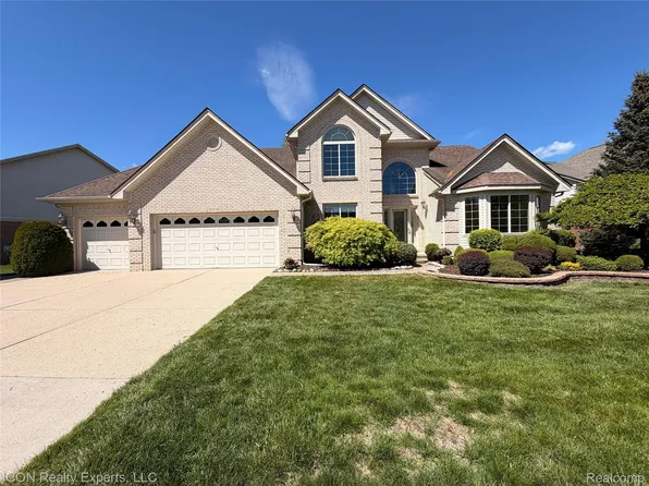 26654 Rose Dr, Flat Rock, MI 48134