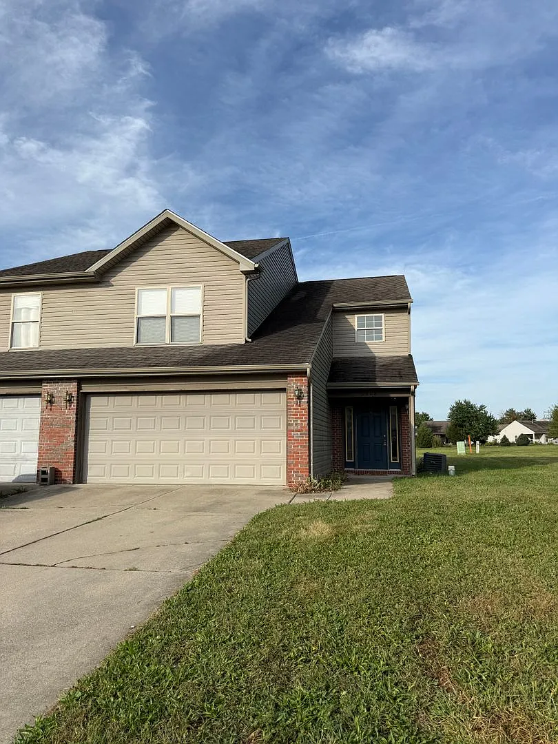 2400 - 2402 Hopkins Dr — Photo 2