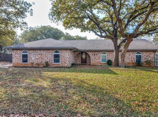 102 Hillside Dr W, Burleson, TX 76028